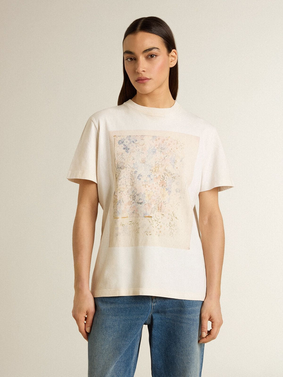 vit t-shirt med blommigt tryck för kvinnor