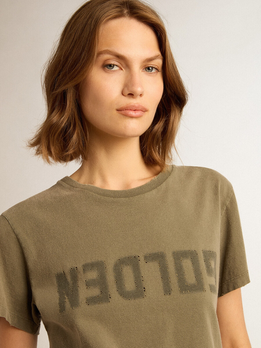olivgrön t-shirt med gyllene text för dam