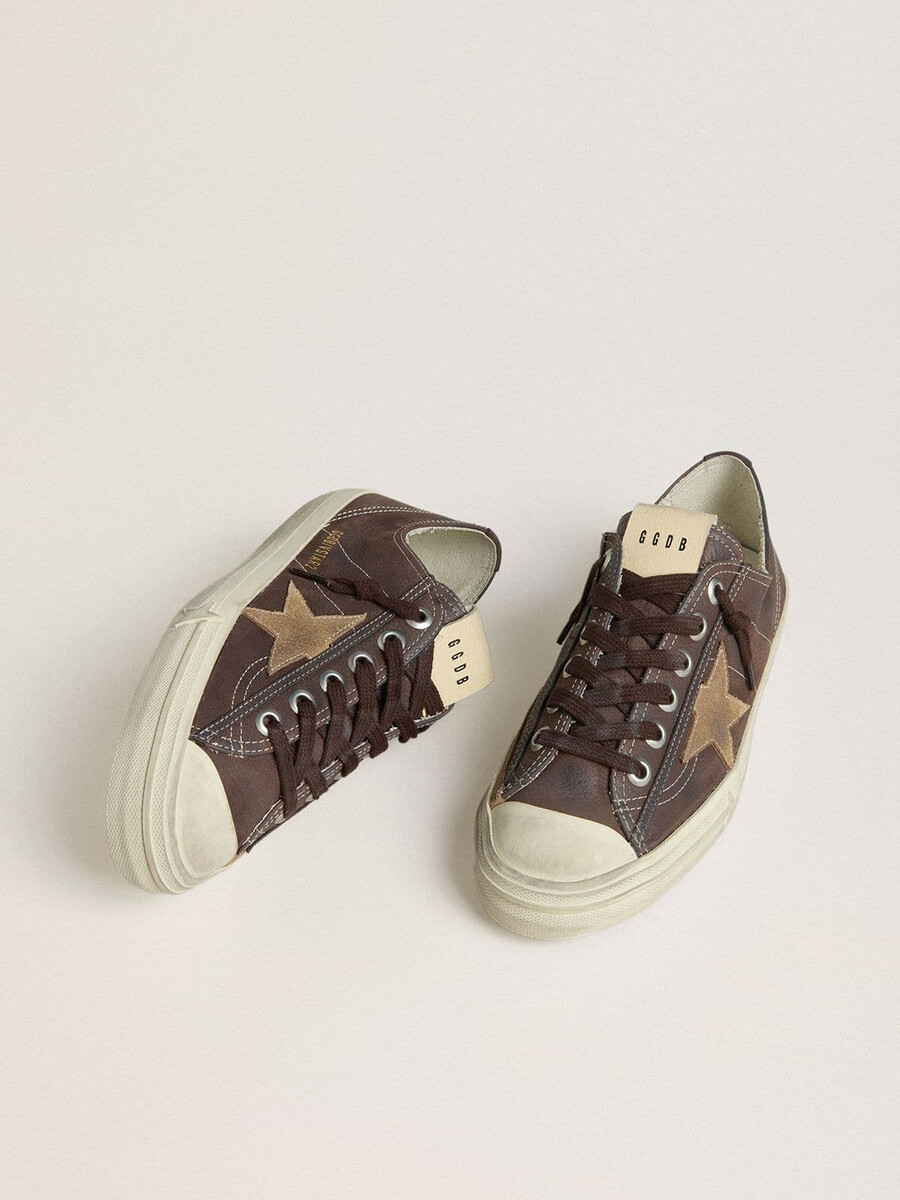 dam v-star i brun nubuck med tobaksfärgad mockastjärna