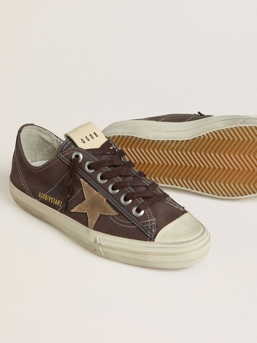 dam v-star i brun nubuck med tobaksfärgad mockastjärna