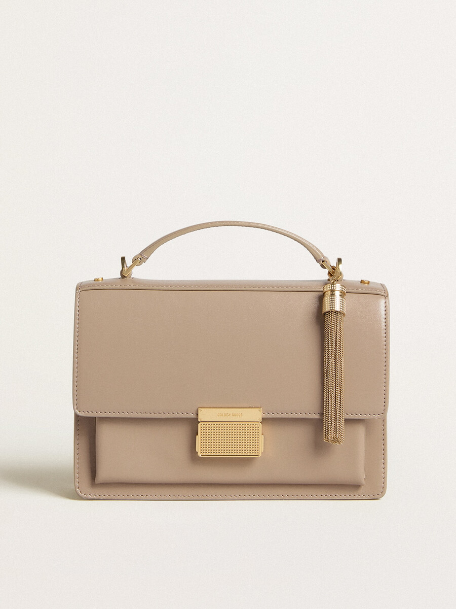 venezia-väska i beige läder med gulddetaljer